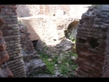 05250 ostia - regio iii - insula xvi - terme della trinacria (iii,xvi,7) - raum 10 - heizungsinstallationen.jpg